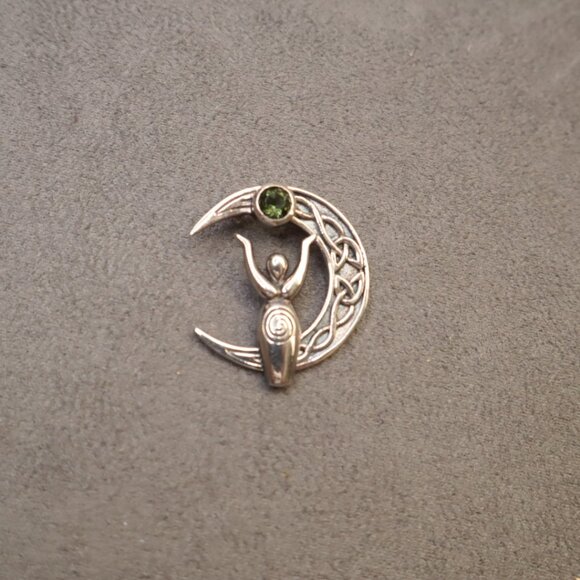 Vintage Sterling Silver Celtic Moon Goddess Pendant with Green Gemstone - Picture 2 of 7
